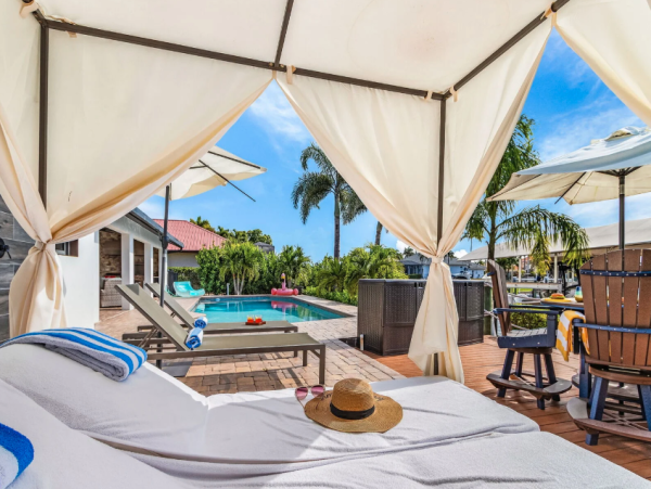 Ultimate Cape Coral Getaway - Luxury 3-Bedroom Pool Home